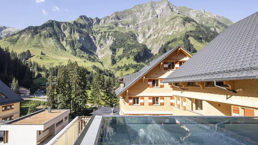 Chalet für 2 Personen, mit Balkon und Terrasse sowie Garten und Pool in Schröcken