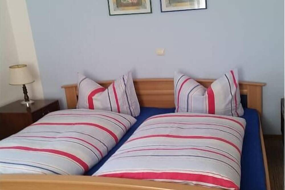 Ganze Wohnung, Großes 210qm Ferienhaus mit Terrasse für bis zu 13 Personen in Bad Kötzting, Ostbayern