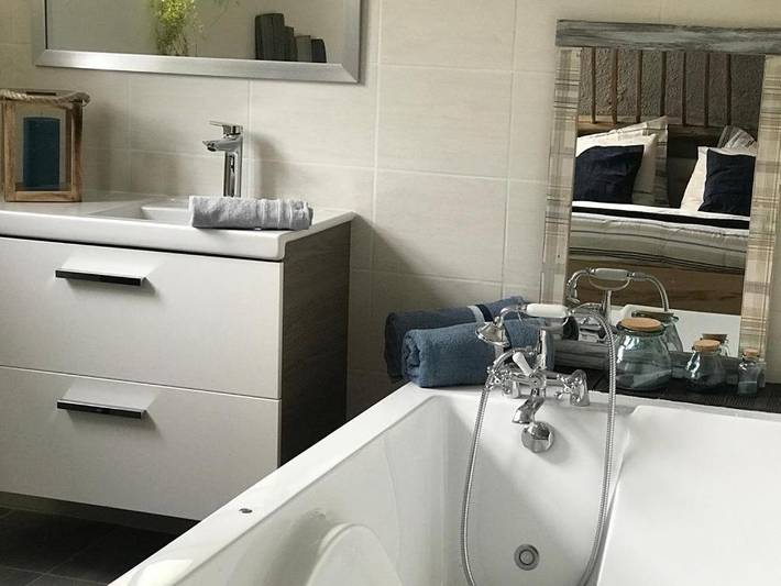 Location de vacances pour 2 personnes, avec Jacuzzi ainsi que Terrasse et Piscine à Fontaines-Saint-Martin - 3