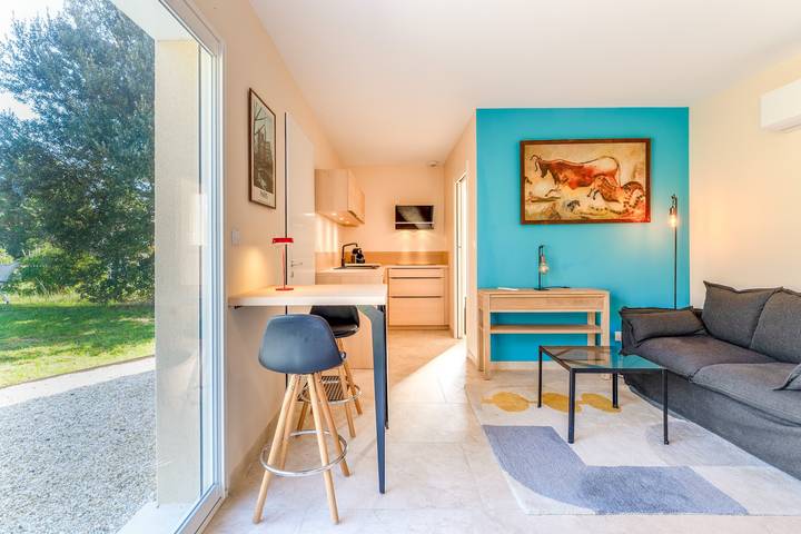 Entire studio, Charming Studio in Fontarèches (Gard) with Shared Pool, Wi-Fi & Air Conditioning in Fontarèches, Nimes region