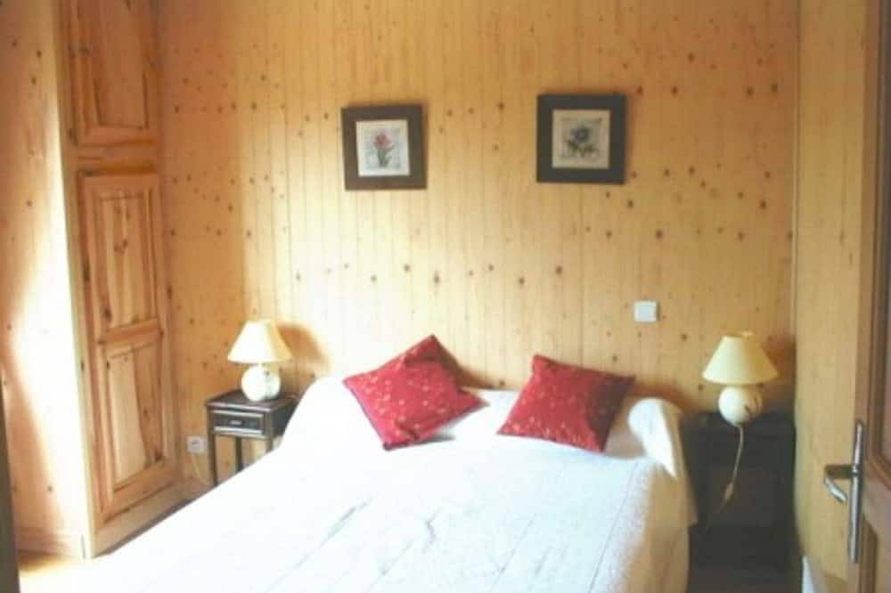 Chalet 3 Lou Braisadou à la ferme, avec piscine couverte chauffée in Saint-Mamet-la-Salvetat, Région d'Aurillac