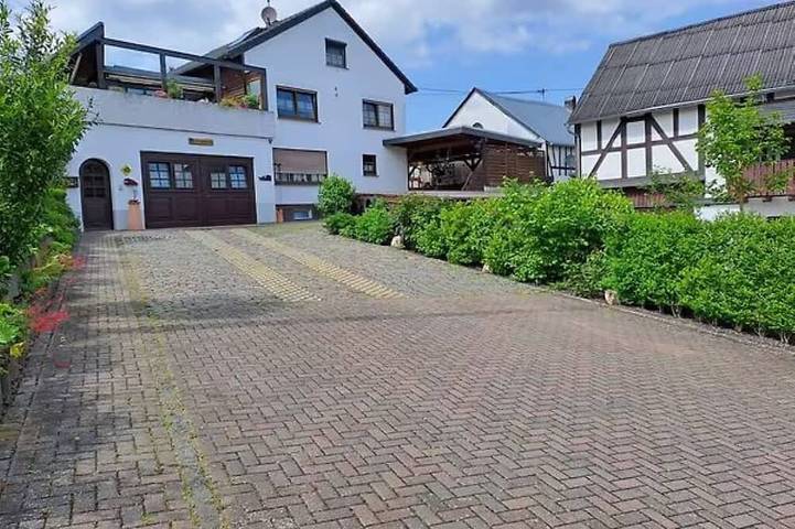 Ferienwohnung für 6 Personen, mit Terrasse in Lieg
