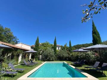 Gîte pour 2 personnes, avec terrasse et piscine à Aubignan