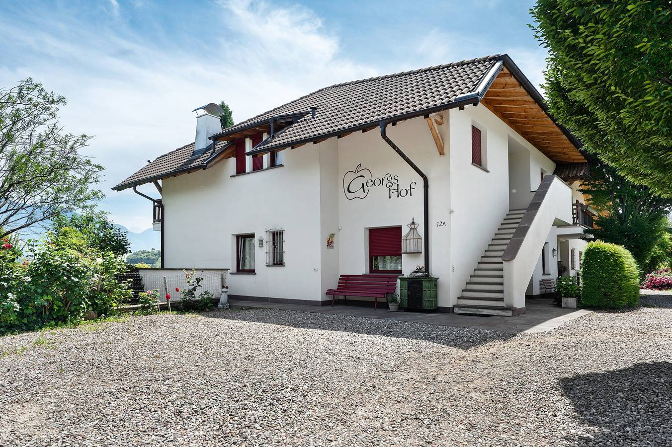 Ganze Wohnung, Ferienwohnung 'Pink Lady' mit Bergblick, Gemeinschaftsterrasse und Wi-Fi in St. Pauls, Eppan an der Weinstraße
