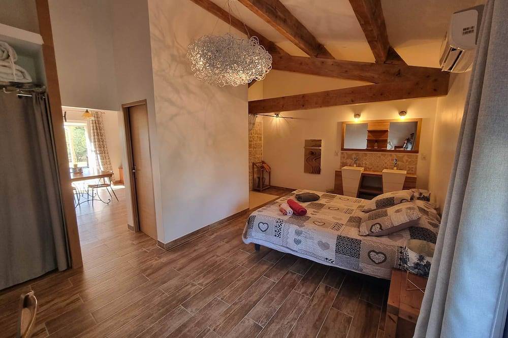 Gîte confort 4 étoiles 2/4 personnes Pomme de Pin in Lézignan-Corbières, Côte méditerranéenne (France)