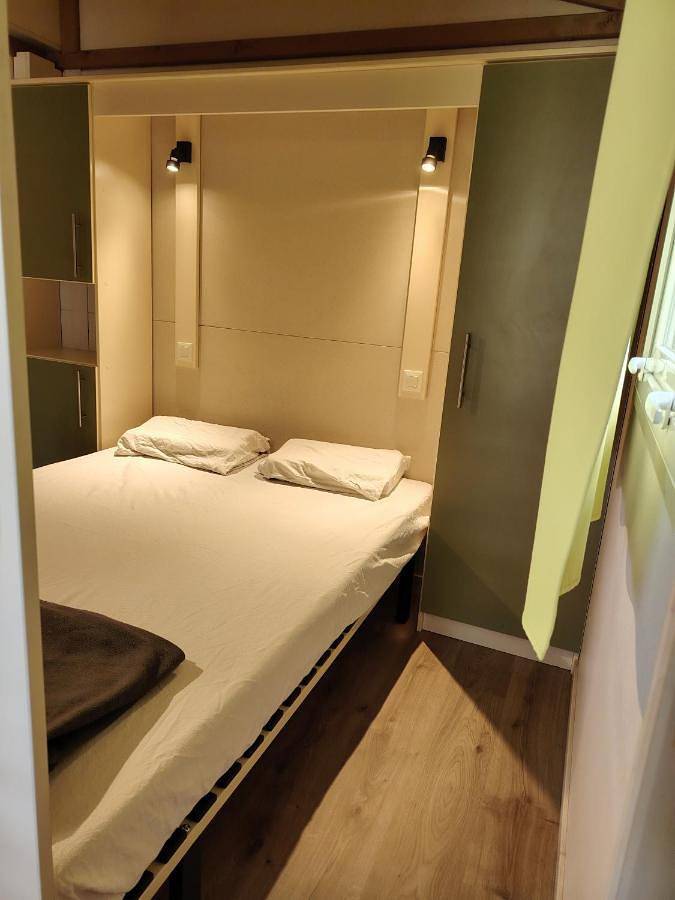 Gîte pour 2 personnes, avec piscine ainsi que vue et terrasse à Tournus - 4
