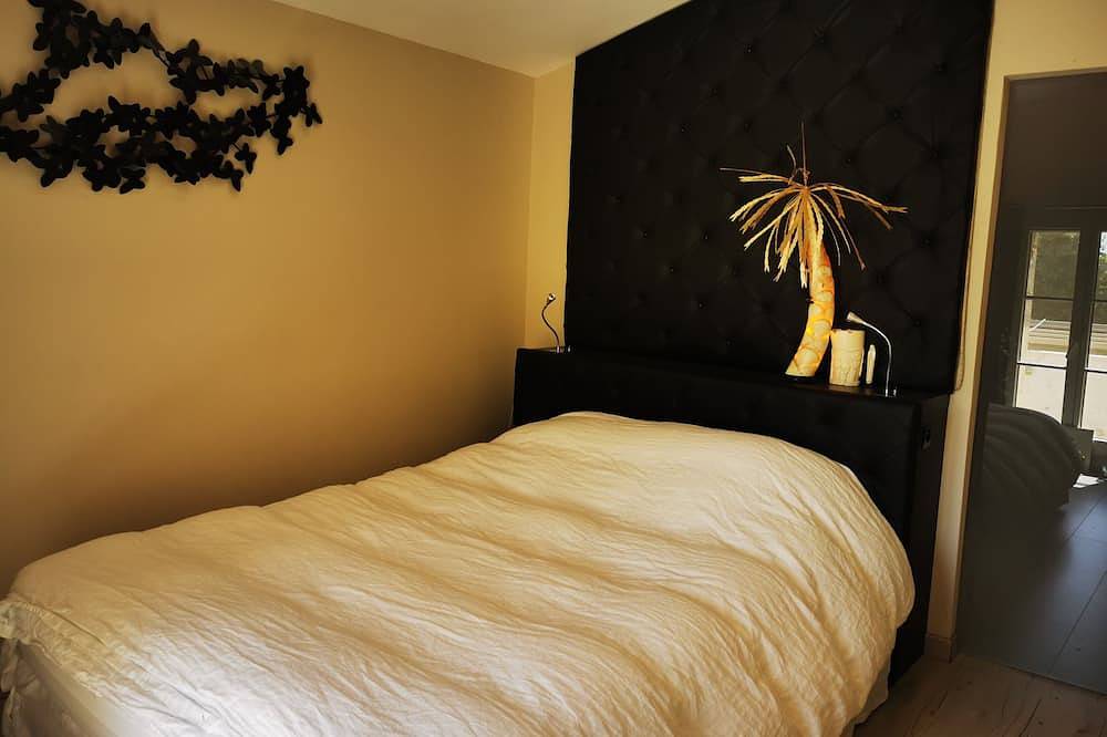 Everything To Live Outside Without A Neighbor in Sarrians, Vaucluse