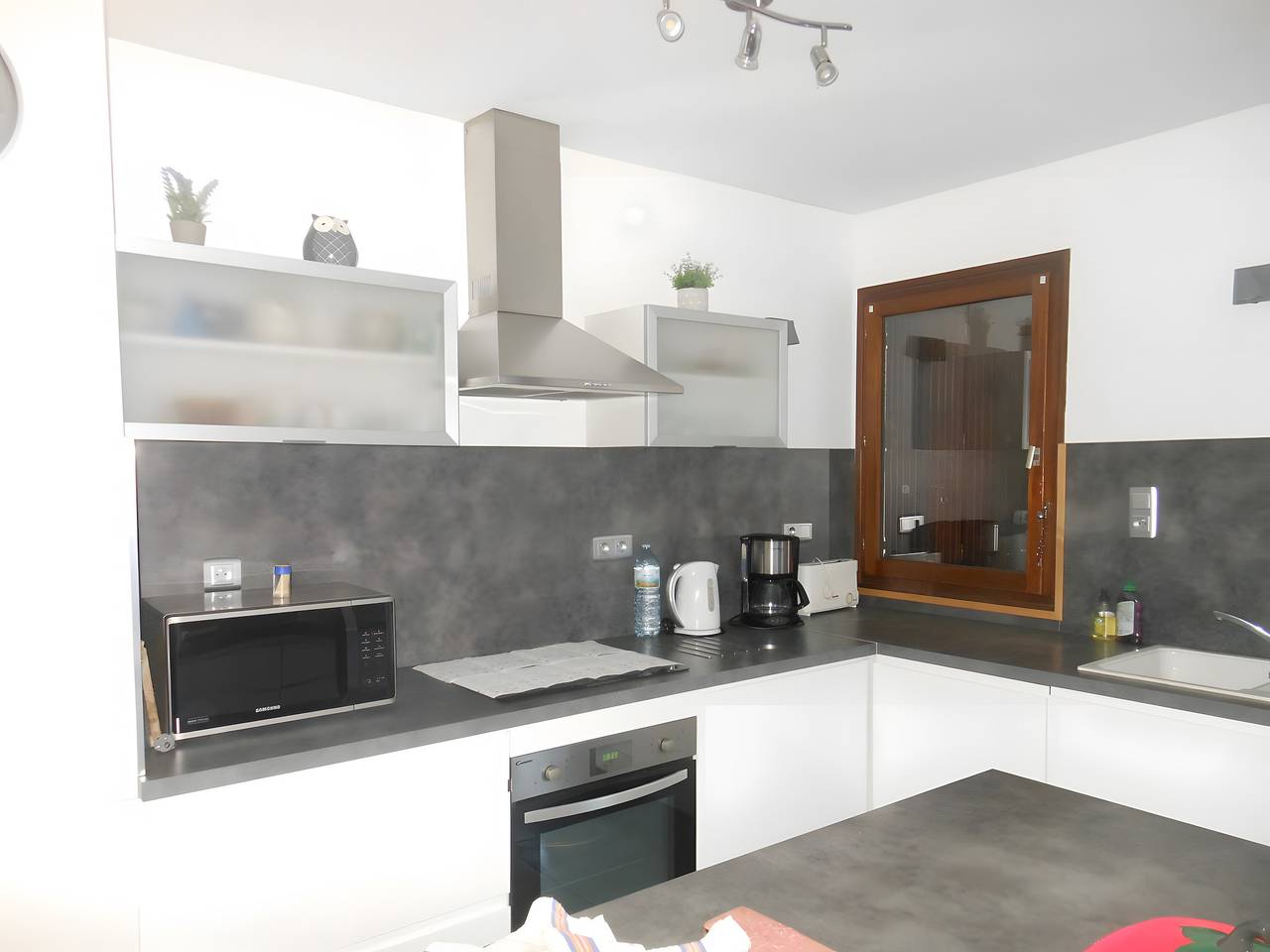 Appartement entier, Appartement 'T3' avec vue sur le lac et Wi-Fi in Embrun, Parc national des Écrins