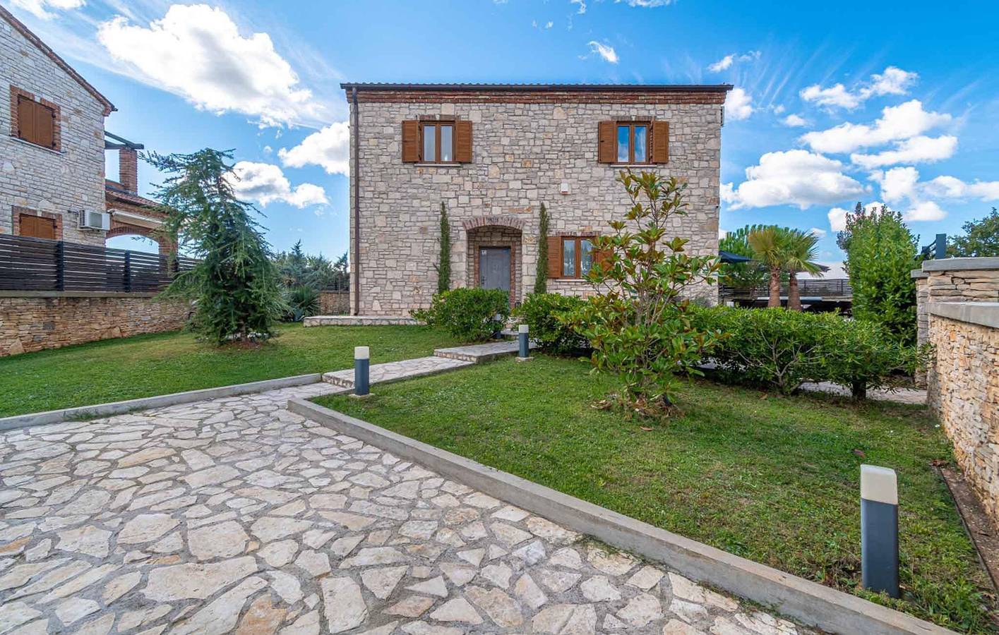 Gemütliche 2-Zimmer-Wohnung mit Pool und Terrasse, 1 km vom Stadtzentrum von Jursici entfernt in Jursici, Svetvinčenat