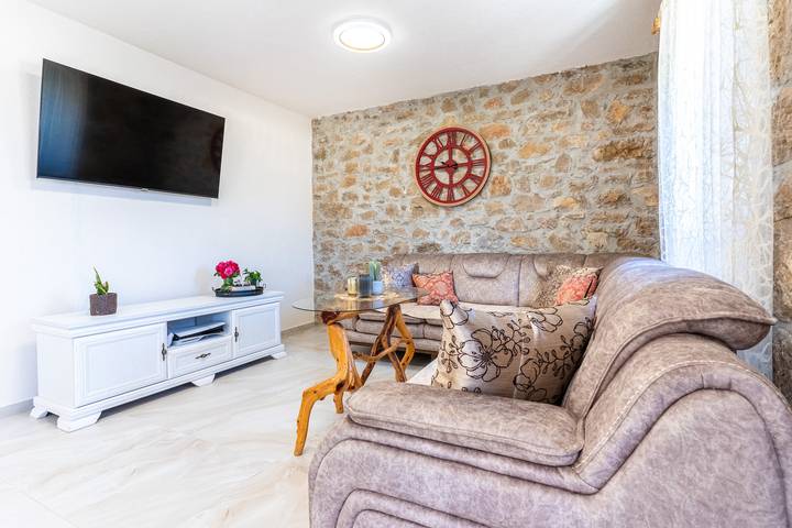 Villa für 5 Personen, mit Balkon/Terrasse und Sauna sowie Terrasse auf Cres - 4
