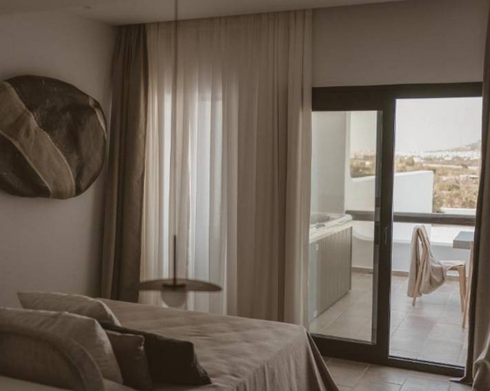 Location de vacances pour 2 personnes, avec Vue sur l’océan ainsi que Balcon et Terrasse dans Agia Anna