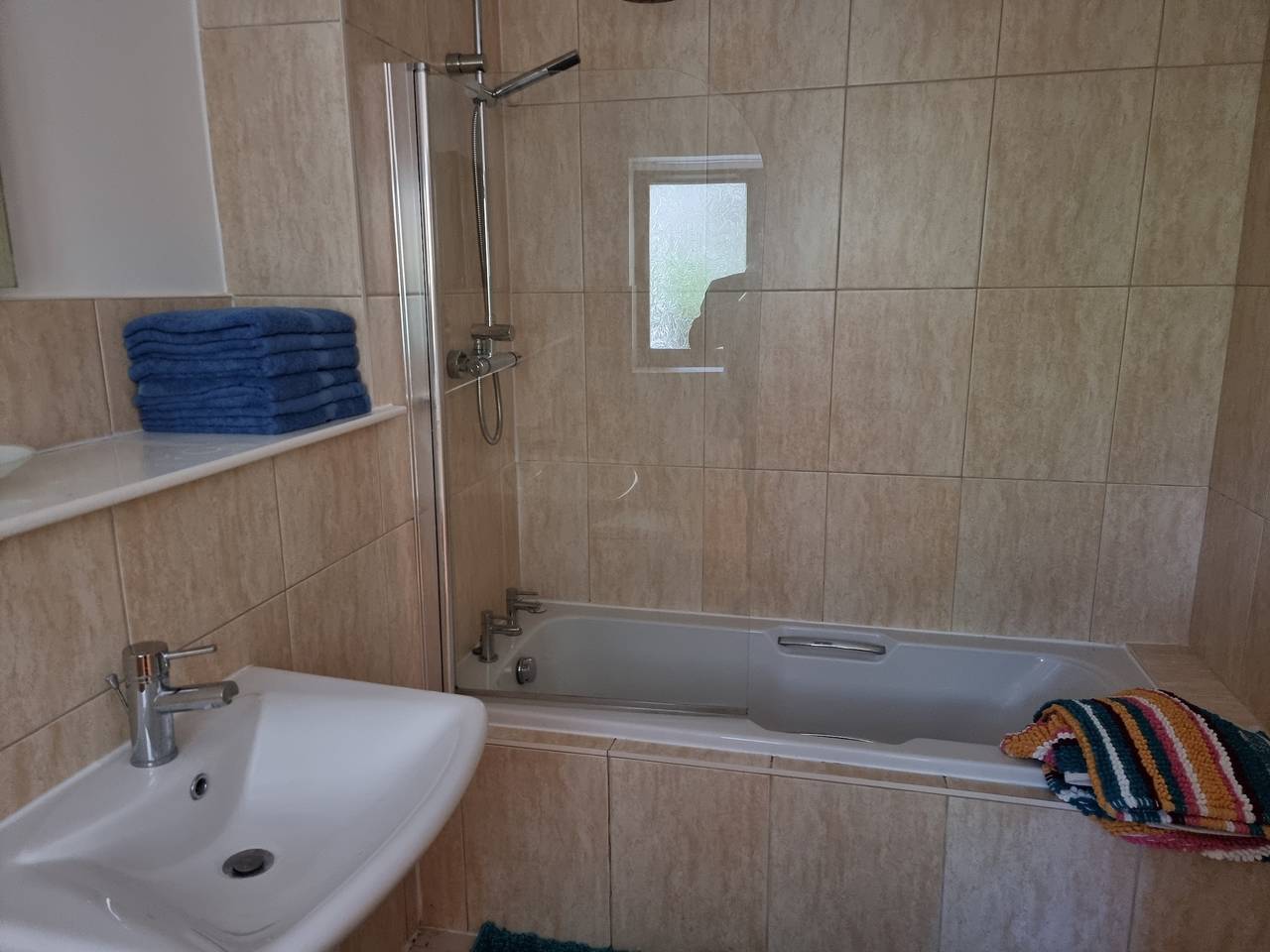 Entire holiday apartment, Apartment Sleeps 6 with Garden in Swansea region