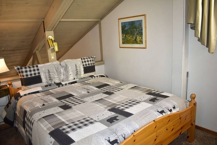 Vacation rental for 6 people, with pool and sauna as well as hot tub and balcony in Mammoth Mountain