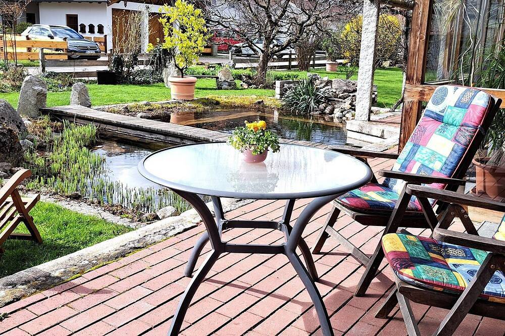 Entire apartment, Ferienwohnung mit Sep. Schlafräumen, Terrasse, 46qm in Prien am Chiemsee, Chiemsee