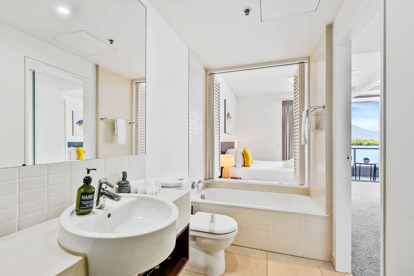 Entire apartment, Reef - Waterfront City  Pool Sauna   Gym in Cairns, Far North Queensland