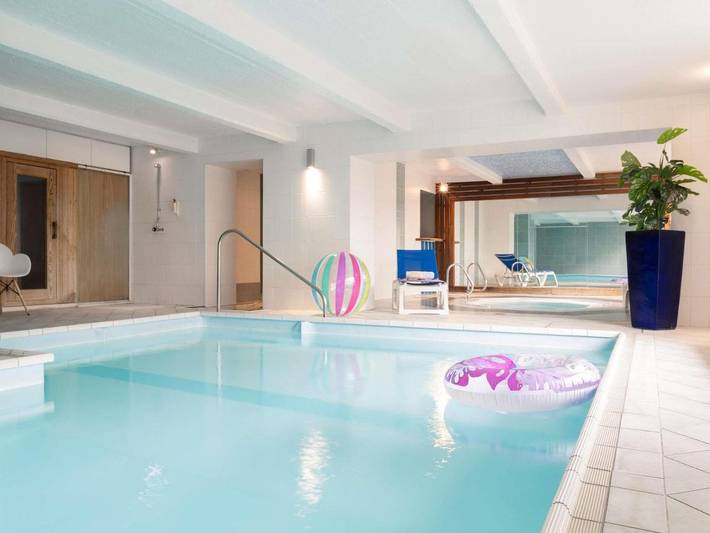 Hôtel pour 3 personnes, avec jacuzzi et sauna ainsi que terrasse et piscine, animaux acceptés
