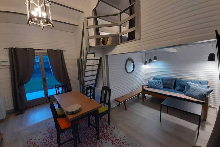Maison de campagne pour 4 personnes, avec terrasse et jardin à Vincelottes