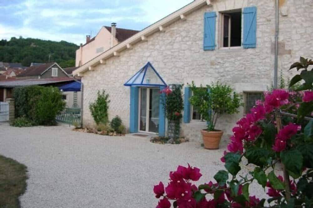 Maisonnette pour 2 personnes avec grande terrasse privée et parking in Souillac, Lot