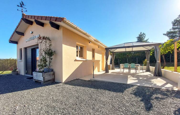 Location de vacances pour 4 personnes, avec Terrasse et Jardin à La Douze