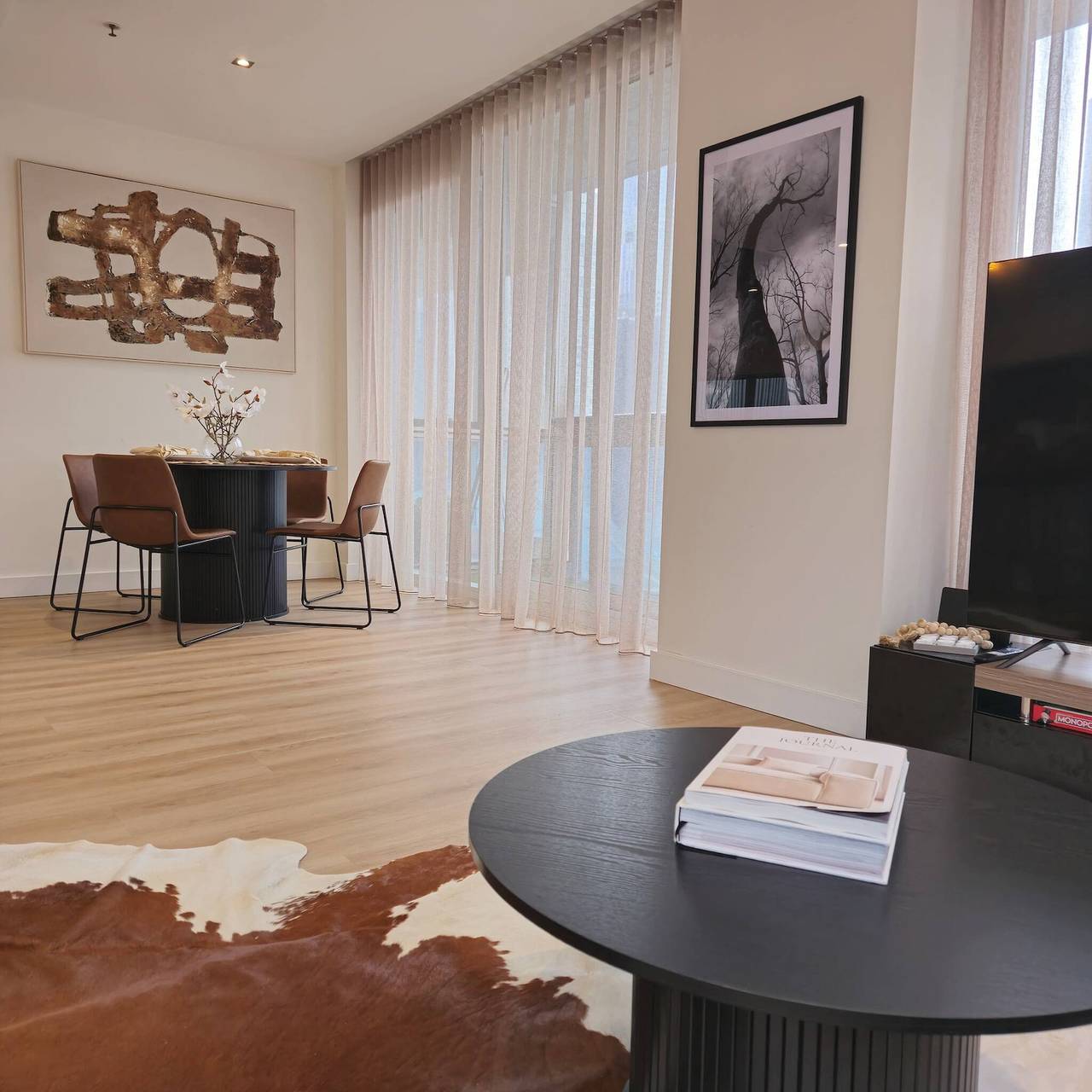 Entire apartment, Deluxe 2Br apt Excellent location cityviews & pool in Melbourne, Victoria