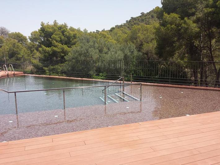 Apartamento para 2 personas, con terraza además de jardín y piscina en Totana