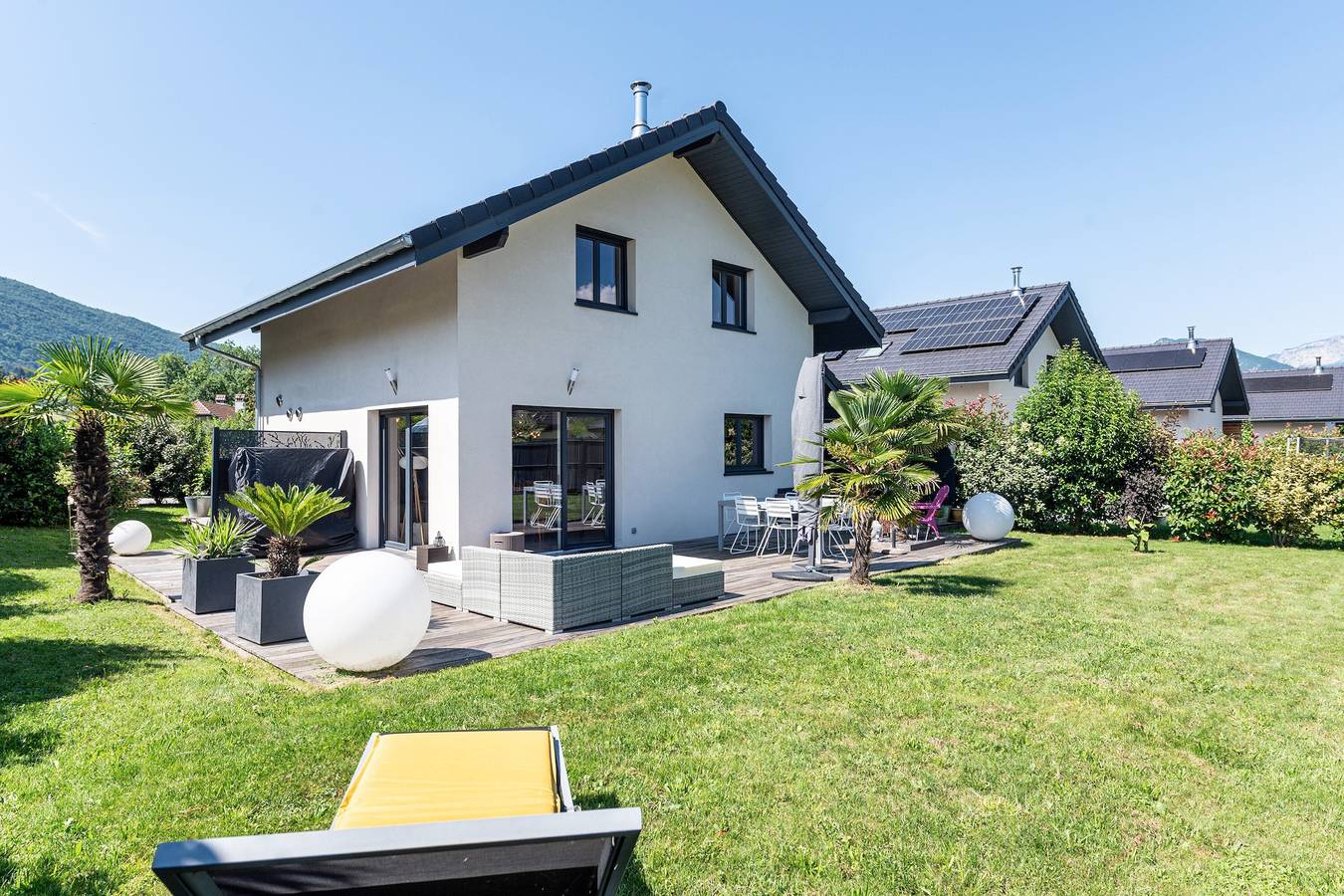 Villa 'Maison Neuve Proche Lac D'Annecy' avec vue montagne, terrasse privée et Wi-Fi in Saint-Jorioz, Parc naturel régional du Massif des Bauges