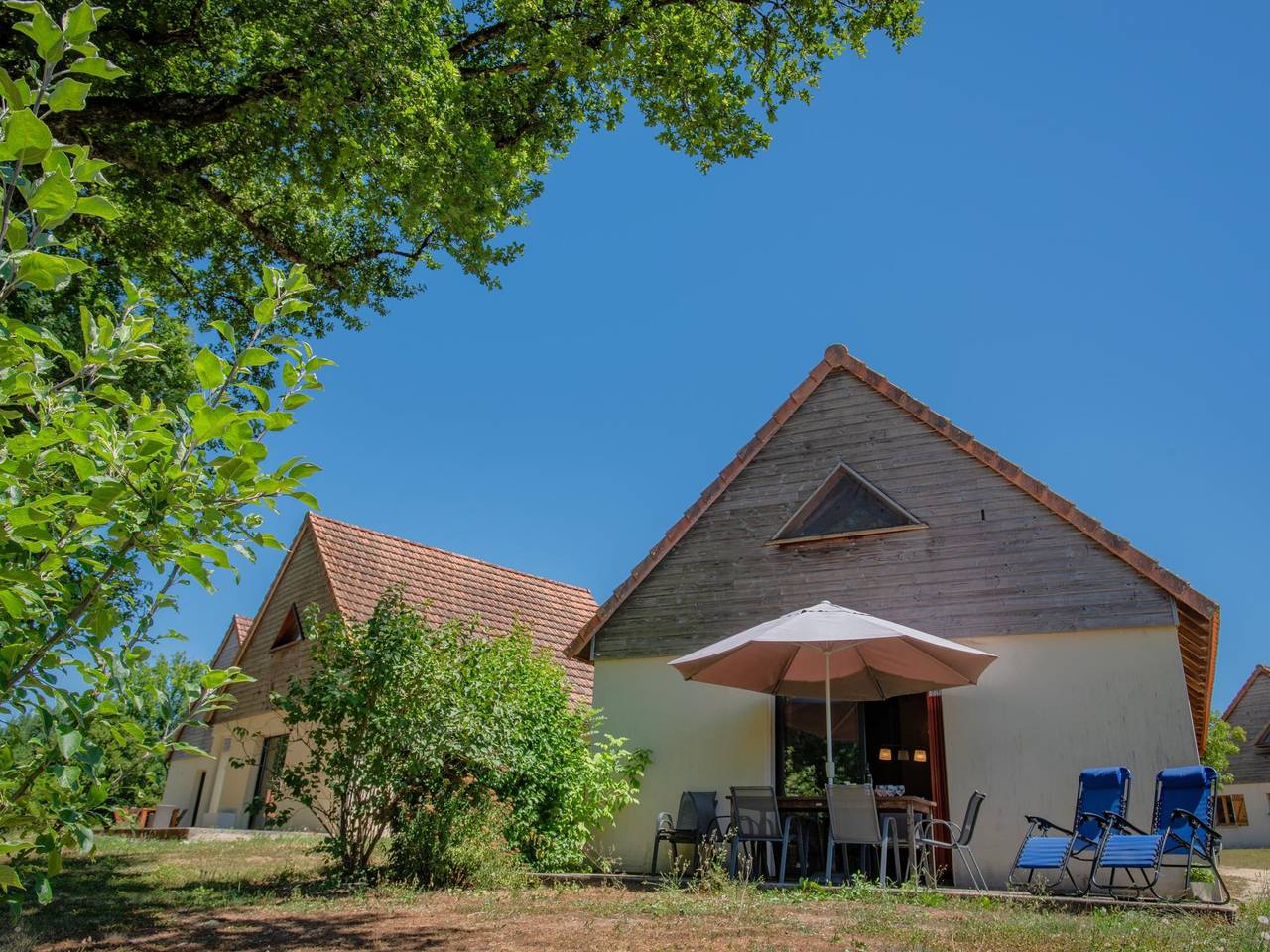 Vakantiehuis op klein park met zicht zwembad in Le Bourg (Lot), Causses du Quercy Regional Nature Park