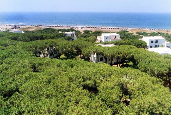 Casa vacanza per 7 persone, con Balcone e Giardino nonché Piscina a Baia Domizia