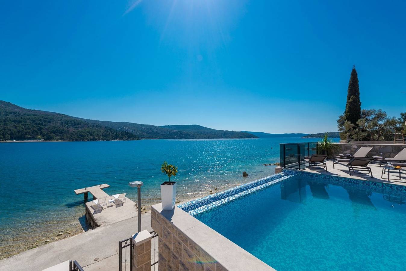 Luxury Beachfront Villa Alegria Dubrovnik w/ Pool in Slano, Dubrovnik-Neretva