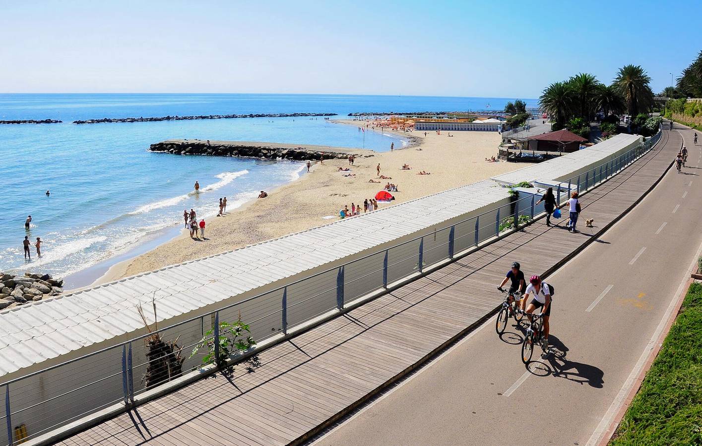 Ganze Ferienwohnung, Gemütliche Strandwohnung mit Terrasse und Parkplatz in San Remo, Sanremo Gemeinde
