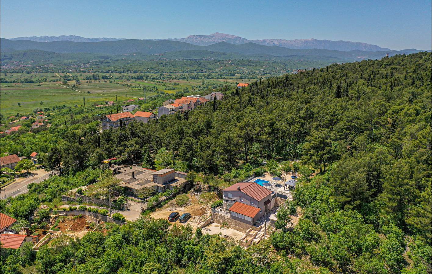 Gemütliche Ferienwohnung mit Pool, WLAN und Terrasse in der Nähe der wichtigsten Sehenswürdigkeiten von Imotski in Imotski, Makarska Riviera