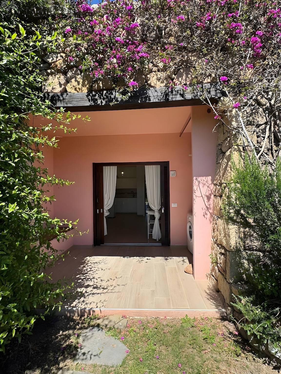Hel lägenhet, Apartment 'Porto San Paolo Mono' with Private Terrace, Garden and Air Conditioning in Porto San Paolo, Loiri Porto San Paolo