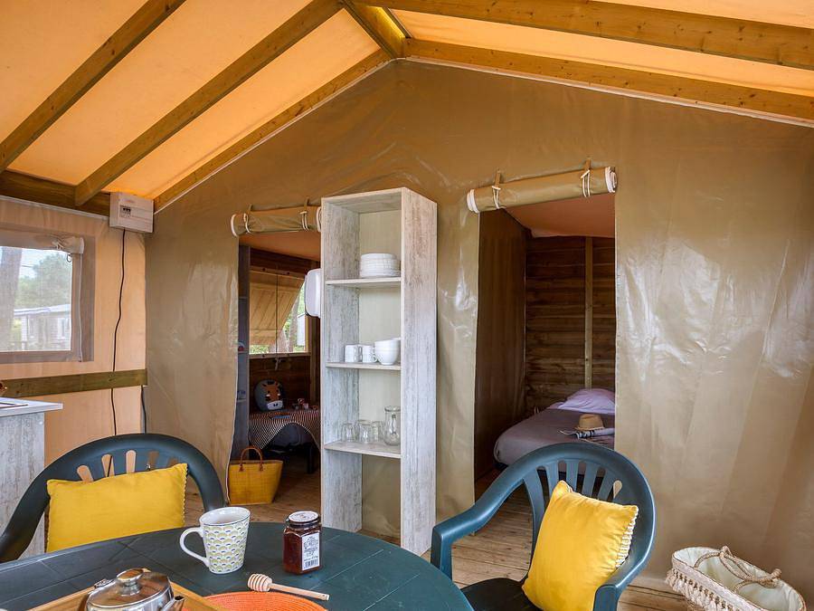 Camping Romanée - Les Grottes De Roffy - Wohnzelt auz holz 4 personen - Lodge Komfort 2 Zimmer in Sainte-Nathalène, Périgord Noir