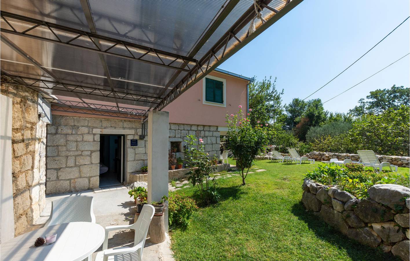 Cały apartament wypoczynkowy, Apartament wakacyjny dla 4 osób z taras in Omiš, Żupania splicko-dalmatyńska