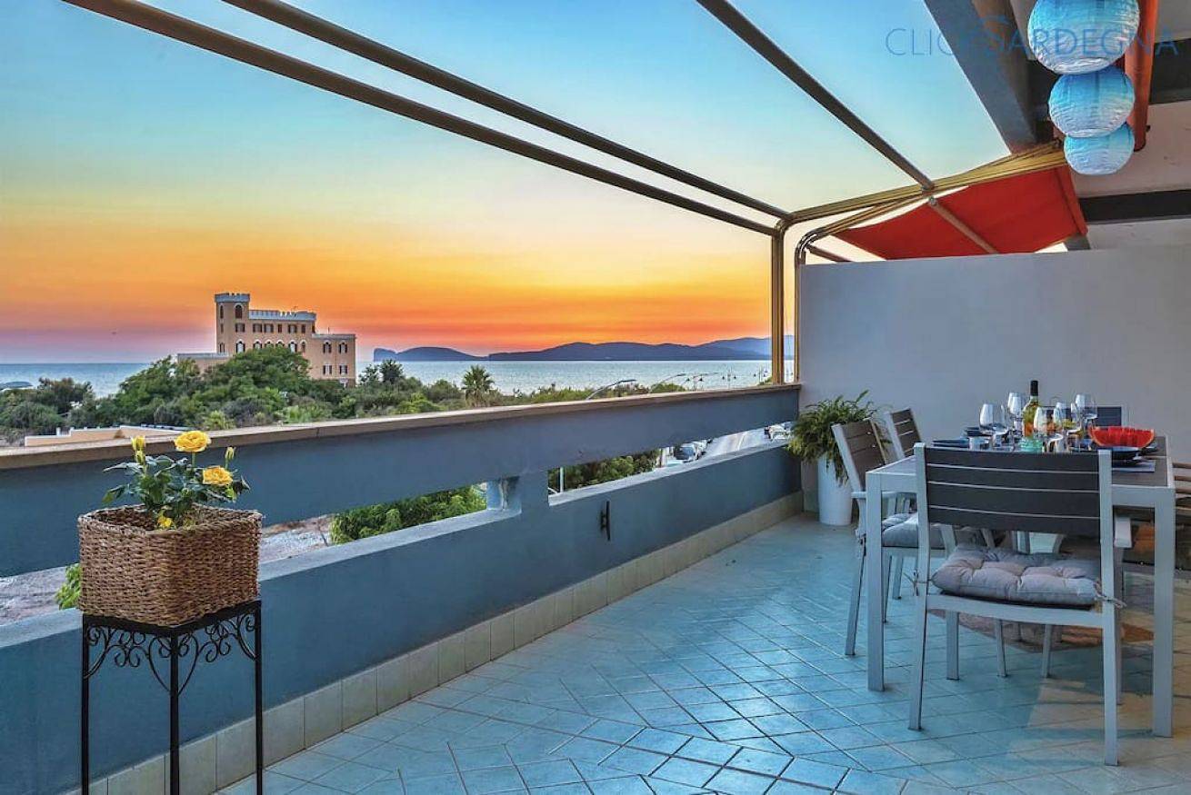 Attico Valencia con spettacolari terrazze fronte mare Wifi, Aria Condizionata, vicino alle spiagge in Riservato Beach Bar, Alghero