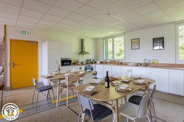 Maison D’hôte pour 19 Personnes dans La Tour-d'Auvergne, Région de Besse-et-Saint-Anastaise, Photo 1