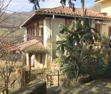 Gîte pour 4 personnes, avec vue et terrasse dans Cardes