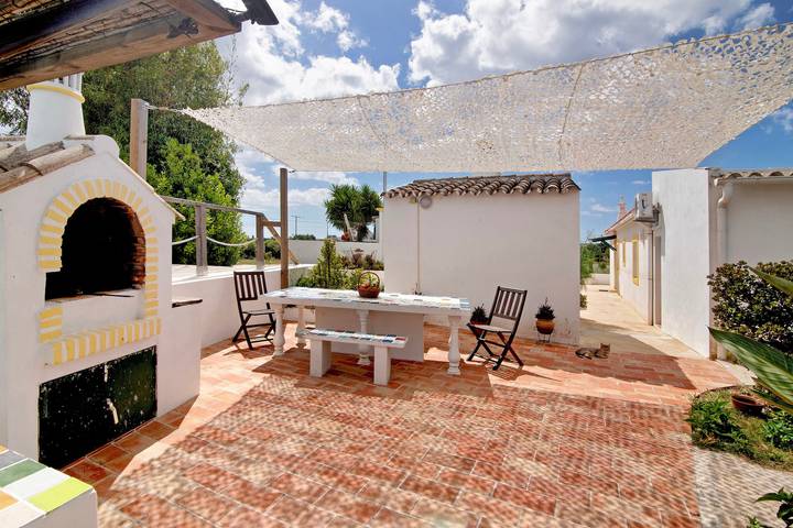Ganze Wohnung, Ferienwohnung 'Casa Do Livramento' mit Gemeinschaftspool, WLAN und Klimaanlage in Luz de Tavira e Santo Estévão, Parque Natural da Ria Formosa