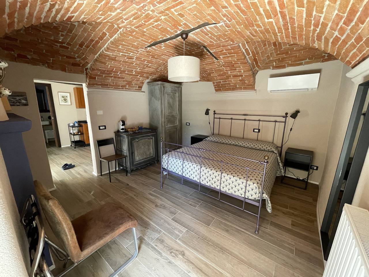 Apartamento entero, Apartamento accesible "Terre", cerca del jardín, con Wi-Fi y aire acondicionado. in Dogliani, Langhe