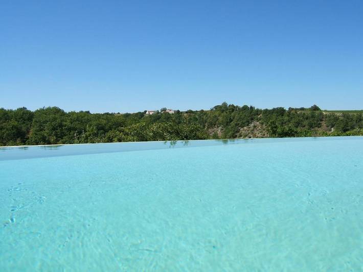 Location de vacances pour 5 personnes, avec vue ainsi que piscine et jardin à Trespoux-Rassiels - 3