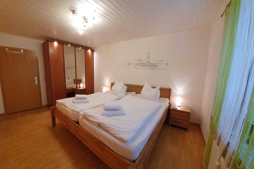 Entire apartment, Gemütliche, Geräumige Ferienwohnung mit Großer Terrasse in Westerdeichstrich in Westerdeichstrich, Dithmarschen