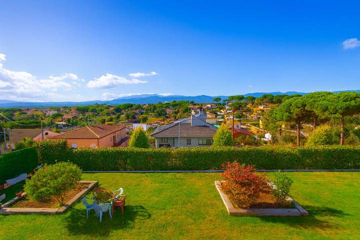Casa rural para 8 personas, con Balcón además de Terraza y Jardín en Riudellots de la Selva - 4