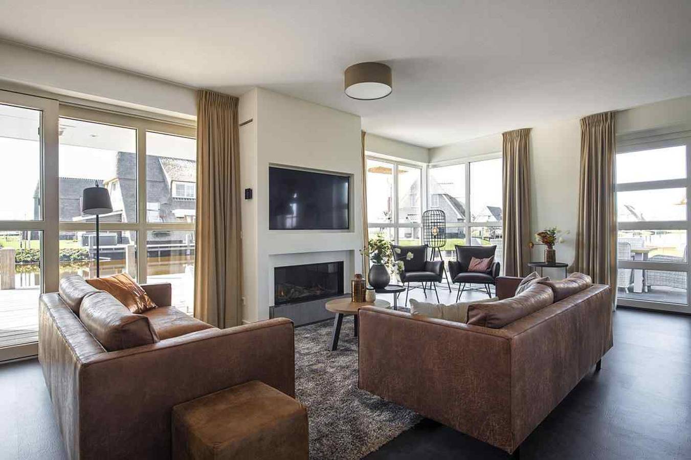 Luxuriöse 10-Personen-Villa mit Sauna am Tjeukemeer in Friesland in Delfstrahuizen, Friesland