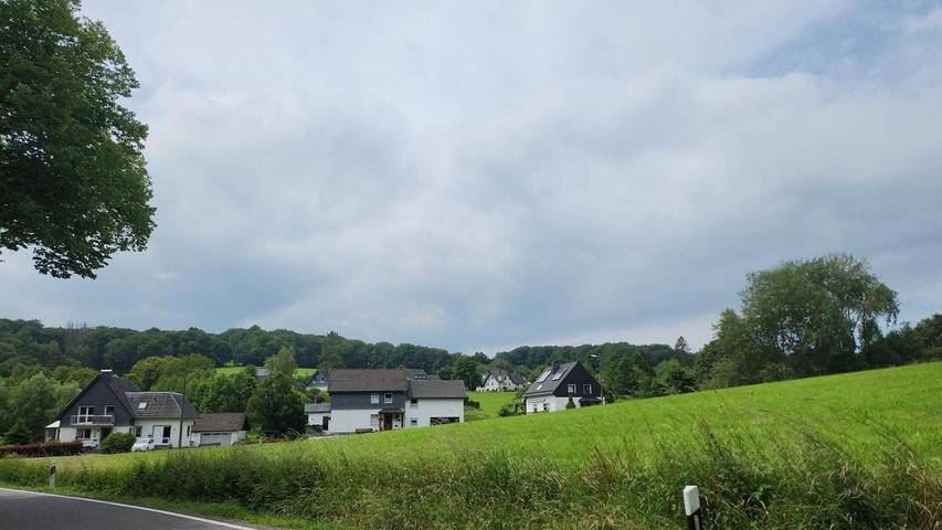 Ferienhaus für 2 Personen, mit Terrasse und Garten sowie Ausblick in Kürten