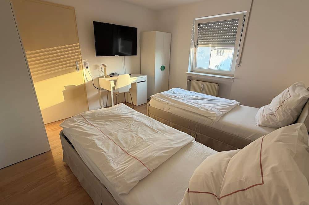 Ganze Wohnung, For workers in Kötz/Günzburg: 4 beds | A8 | Garage in Kötz, Bayerisch Schwaben
