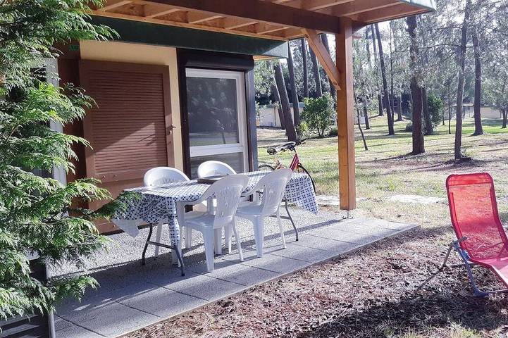 Club vacances pour 4 personnes, avec Terrasse ainsi que Jardin et Piscine dans 