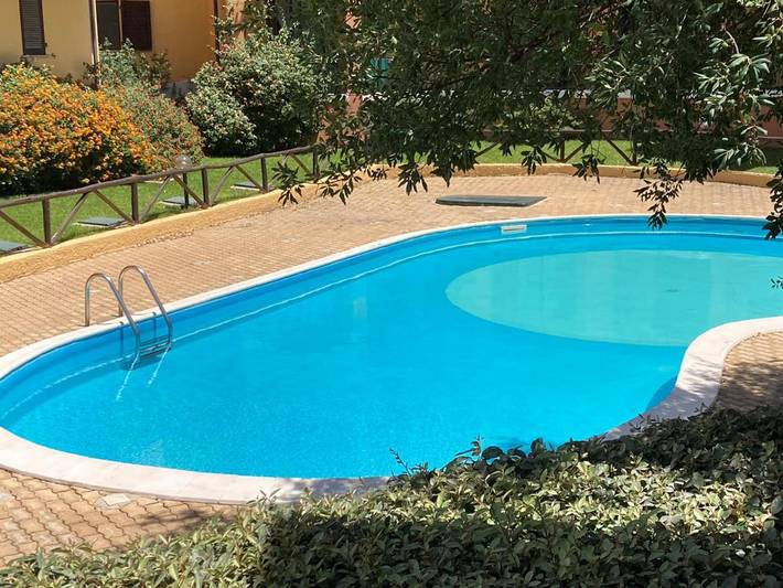Apartamento de vacaciones para 4 personas, con vistas además de piscina y jardín - 1