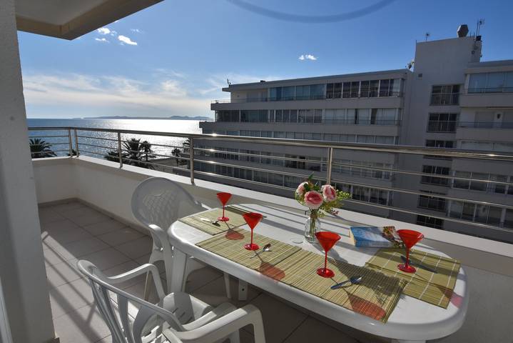 Gîte pour 6 personnes, avec terrasse ainsi que vue sur l’océan et piscine, animaux acceptés dans Platja Santa Margarita Rosas - 4