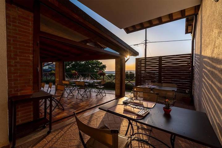 Hôtel pour 3 personnes, avec piscine et vue ainsi que terrasse et jardin à Trevi - 4