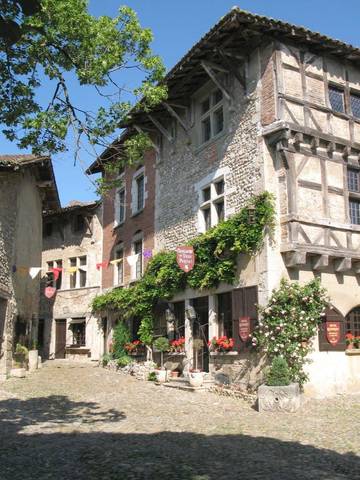 Hôtel pour 2 personnes, avec jardin, animaux acceptés à Pérouges